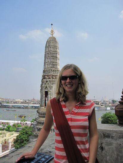 Annette auf dem Wat Arun