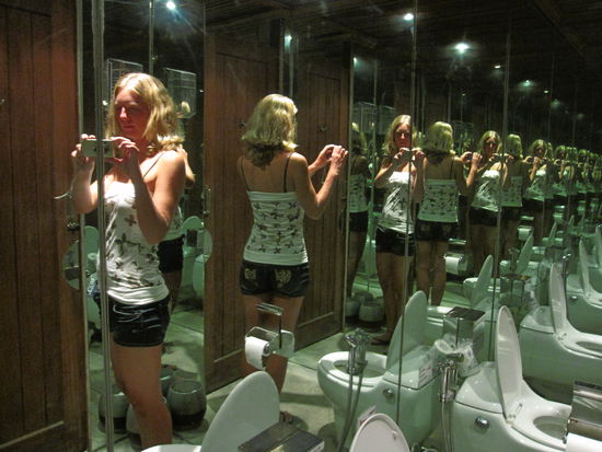 ist das nicht eine super Toilette?
Wow, dort war es toll 