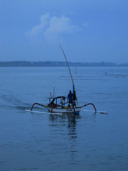 ein typisches indonesisches Boot...sieht lustig aus, oder?