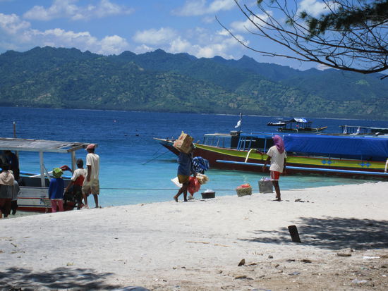 Waren werden auf die Insel gebracht
