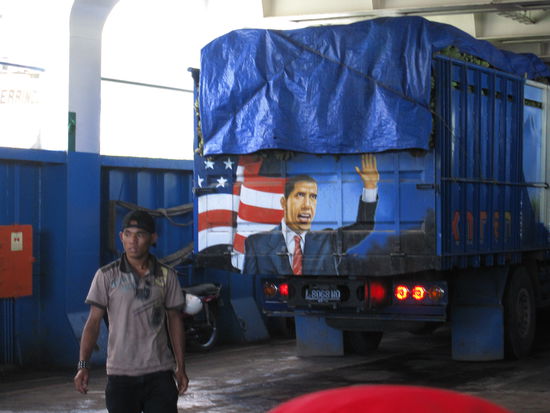 auf der Faehre...Obama hat es sogar schon bis hierher geschafft 