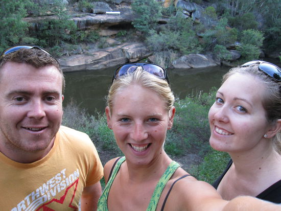 immer schoen smilen  - im Hintergrund der Jelly Bean Pool