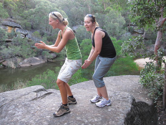 am Jelly Bean Pool...hier machen wir Asiaten nach, die wir zuvor gesehen haben...diese Pose hat doch was fuer sich, ne? 