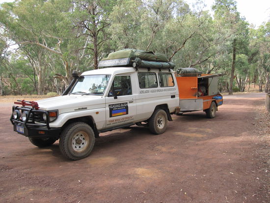 mit unserem 4WD Jeep und dem Trailer unterwegs