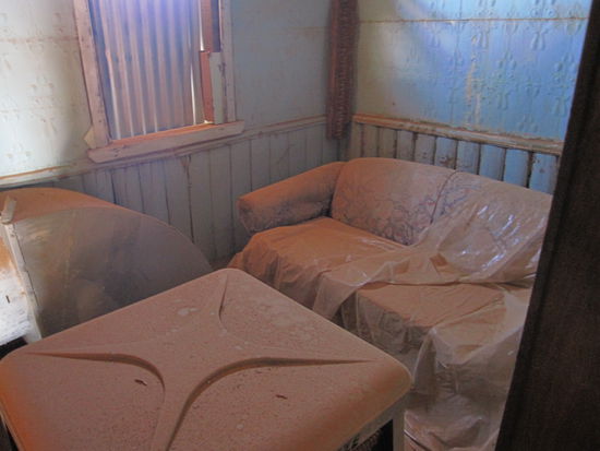 ich weiss zwar nicht, wie man hier wohnen kann, aber so sah es innen aus 
