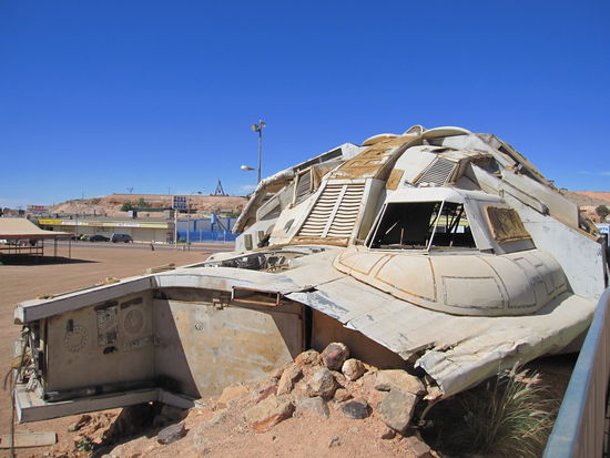 komisches Gefaehrt...es stand Mitten in Coober Pedy herum