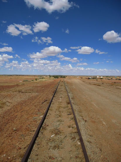 das nenne ich mal gerade Bahnstrecke