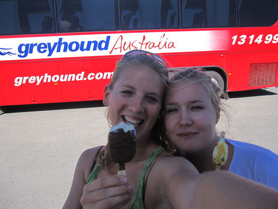 mit Frida und dem Greyhoundbus unterwegs...immer dabei: Icecream!