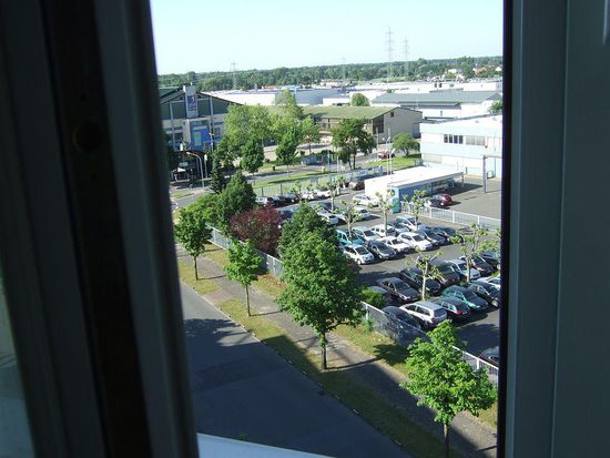 Ich bin in Singapur, ach, ne, doch nicht, das ist ja nur der Parkplatz vor meinem Hotel in Frankfurt 