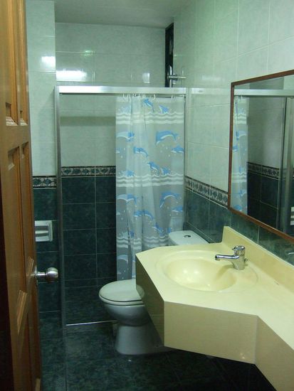 Badezimmer in altem Zustand