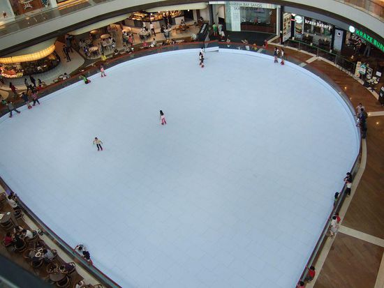 ... mit viel künstlichem Eis (es ist eigentlich gar kein Eis, wohl auch besser so, bei den Temperaturen).