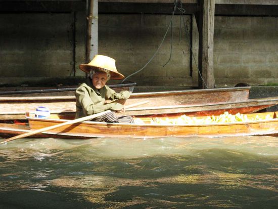 (die Schwester von der andern??? R E N N T!!!)
nein, nein, sie hat ganz freundlich gewunken 