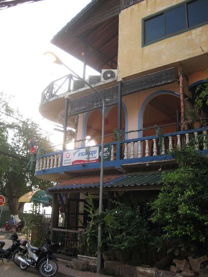 Gemütlichkeit mit Blick auf den Mekong und ein Beer Lao zum Sonnenuntergang