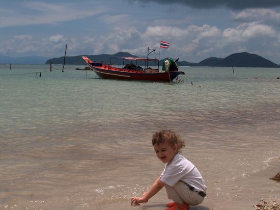 Cecile wieder auf Muschelsuche