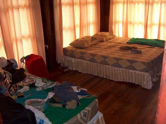 Das Schlafzimmer mit drei Betten, dann gabs noch eines mit einem Doppelbett