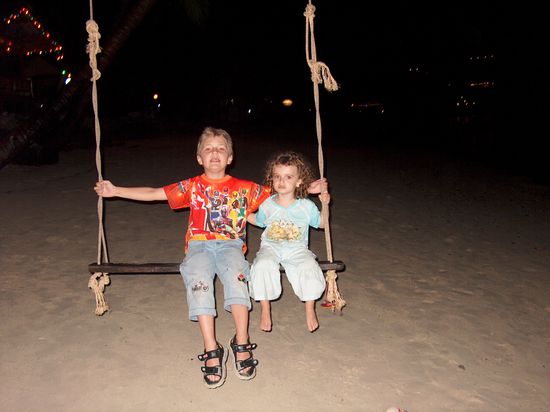 Riesenschauekel. Bei Ebbe im trockenen, bei Flut im Wasser