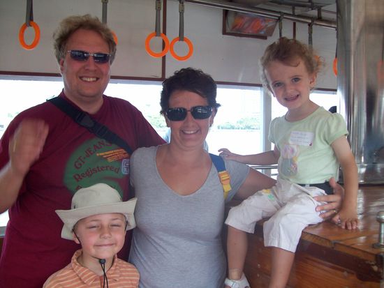 Auf dem Boot, unterwegs zu Central Pier