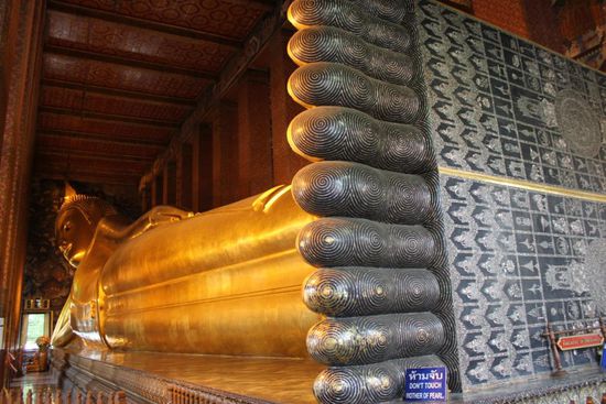 46 Meter lang und 15 Meter hoch, Wat Pho