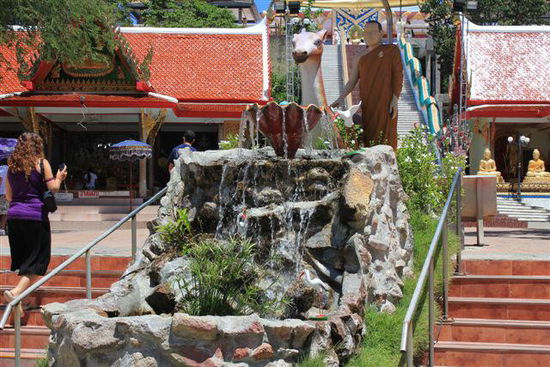 Auf dem Platz vor Big Buddha