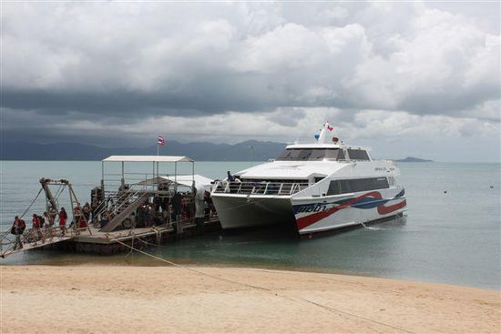 Dieser Katamaran bringt uns (ca. 250 Leute) nach Koh Phangan und andere weiter nach Koh Tao und Chumphon....