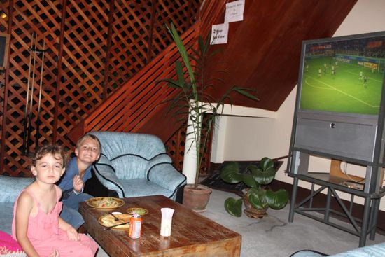 Abendessen mit Fussballspielen von der WM 2010 oder aus der Englischen Liga....