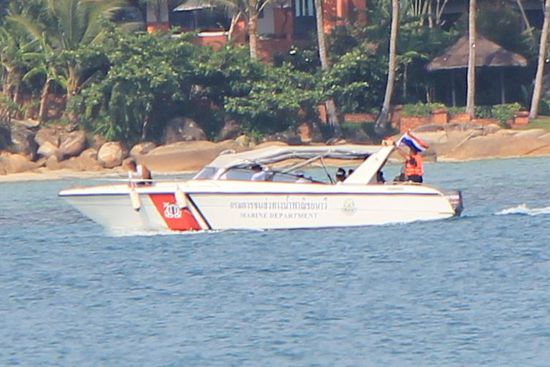 Dieses Boot des Marine Department verfolgte die kleinen Stoerboote bis in den Fischerhafen und war dan sicherlich eine Stunde dort...