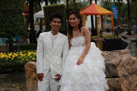 Dieses Hochzeit war echt. Der Park ist bei Hochzeitspaaren sehr beliebt für Hochzeitsfotos....