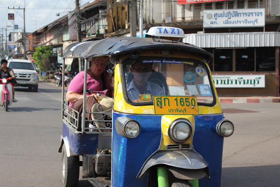 Kleines Tuktuk Rennen gefaellig