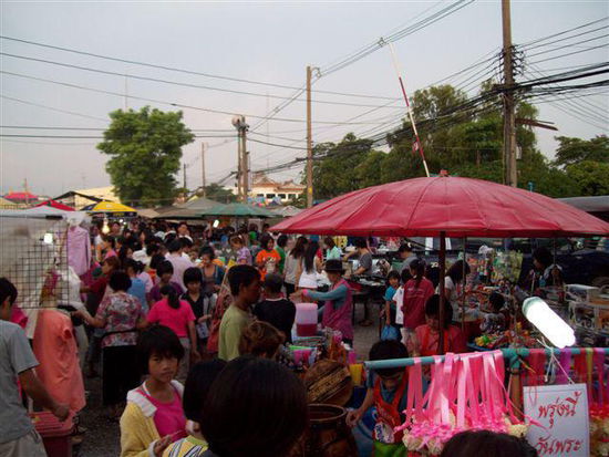 Samstag Nachtmarkt von Prachin Buri