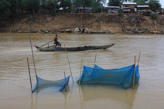 so werden die gefangenen Fische lebend aufbewahrt, bis es auf den Markt geht...
