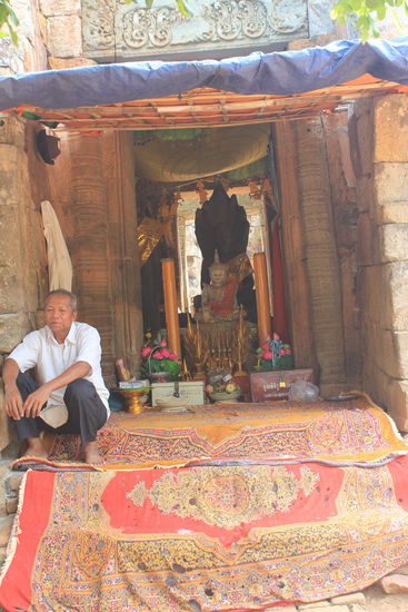 in den Tempel Ruinen drin...