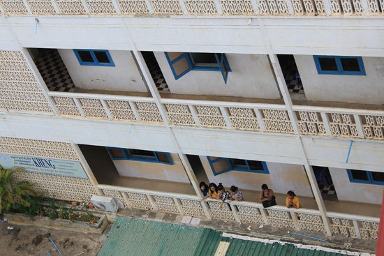 Schule hinter unserem Hotel..