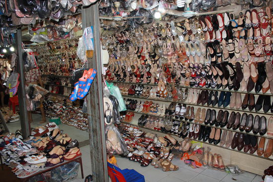 Schuhe soweit das Auge reicht... zum Glück ist Cecile im Hotel geblieben...