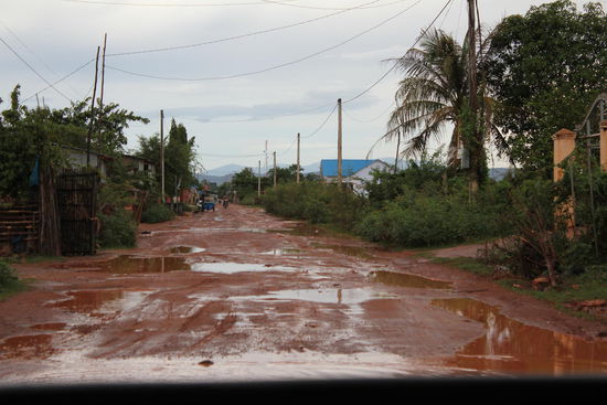 normale Nebenstrasse in Cambodscha....
