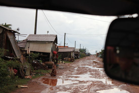 in diesen Häusern (Hütten) leben ganze Familien....