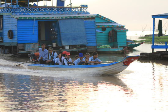 Schulboot morgens um halb 6.....