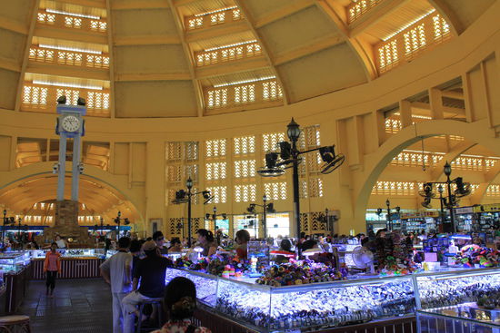 Die innere Markthalle, welche man sich zuerst durch viele kleinere Stände hart erkämpfen muss....