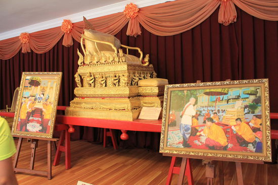 Auf dieser Sänfte wurde der König getragen...