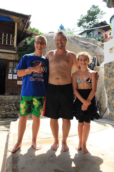 unsere zwei Taucher mit Andy, einem Tauch-Guide... voll netter Typ...