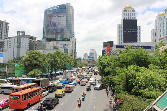 Der normale Verkehr in Bangkok