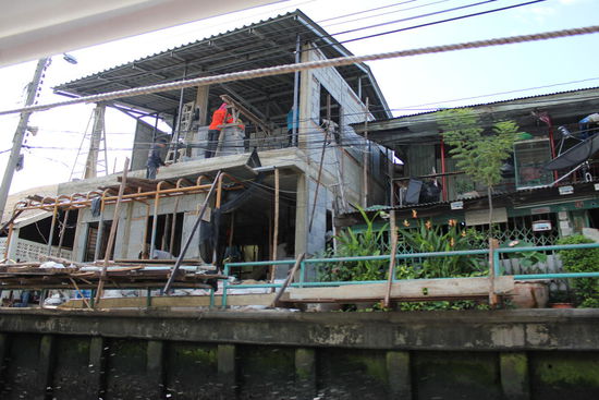 Mit dem Boot durch die Kanäle zum ersten...