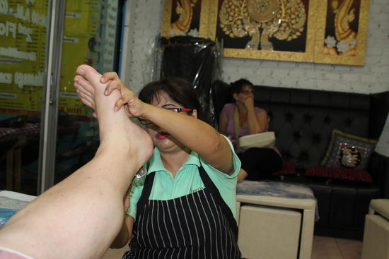 Jaaa... dieser hässliche Schinken ist meiner.... (und ich meine nicht meine hübsche Frau im Hintergrund)