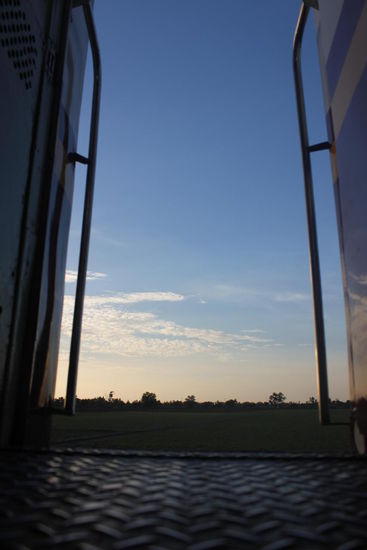 Ausblick währen der Fahrt aus der offenen Seitentüre.... Muss ja schliesslich gelüftet werden....