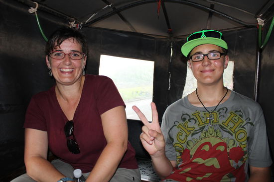 Bei der Rueckfahrt im stroemenden Regen.... also der Fahrer, denn wir waren im trockenen...