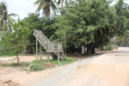 war wohl ein groesseres Haus, anhand der verbliebenen Treppe....