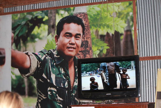 Aki Ra, der Gruender dieses Museums... und der Landminensucher...