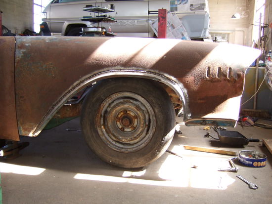 Fertig geschweisst!
Vorn und hinten habe ich Ansatzstuecke angefertigt, um den Laengenunterschied auszugleichen.