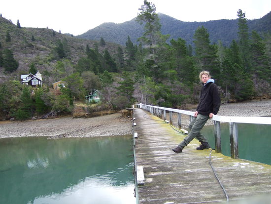 Selbtportraet am Walkway.
Dieses Traumhaeuschen kann man nur per Wanderweg oder per Boot erreichen.
Absolut paradiesisch!