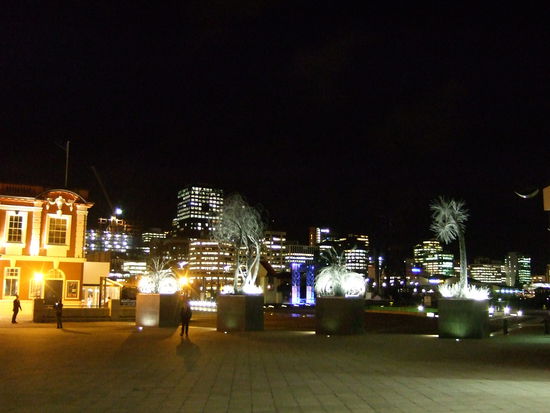 Des Nachts in der Naehe der Waterfront.