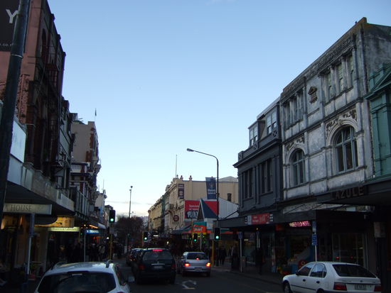 Hier meine absolute Lieblingsstrasse: die Cubastreet.
Am Ende der Strasse habe ich gearbeitet und war somit immer in der Mitte der Stadt.
Die Cubastreet ist voll interessanter Menschen, netten Cafes, Krims-Krams- und Secondhandlaeden!